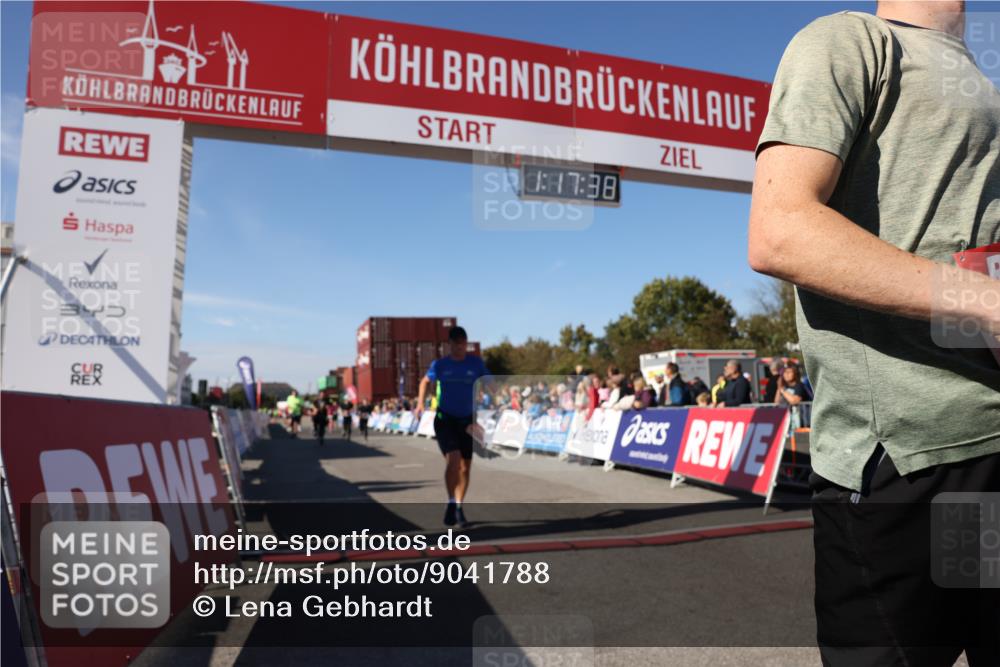 03.10.2025 - Köhlbrandbrückenlauf Lena Gebhardt http://msf.ph/oto/9041788 03.10.2025 13:17:38 Ziel 4012, 4410, 4645, 4746, 4818, 5339, 5906, 5909, 6069, 6331, 6388, 6710 meine-sportfotos.de