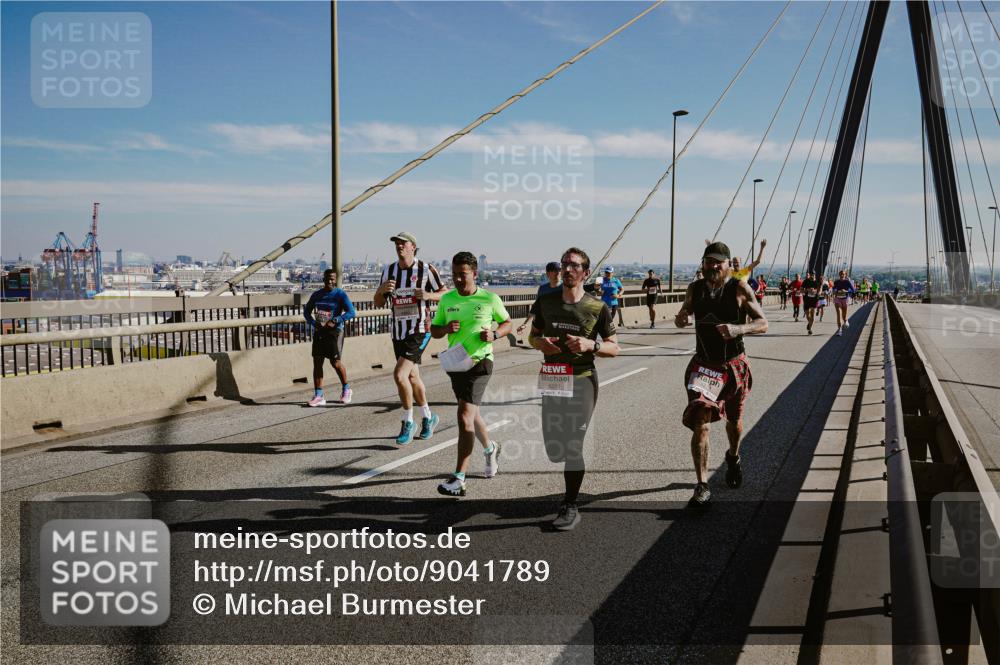 03.10.2025 - Köhlbrandbrückenlauf Michael Burmester http://msf.ph/oto/9041789 03.10.2025 12:23:05 Position 1  meine-sportfotos.de