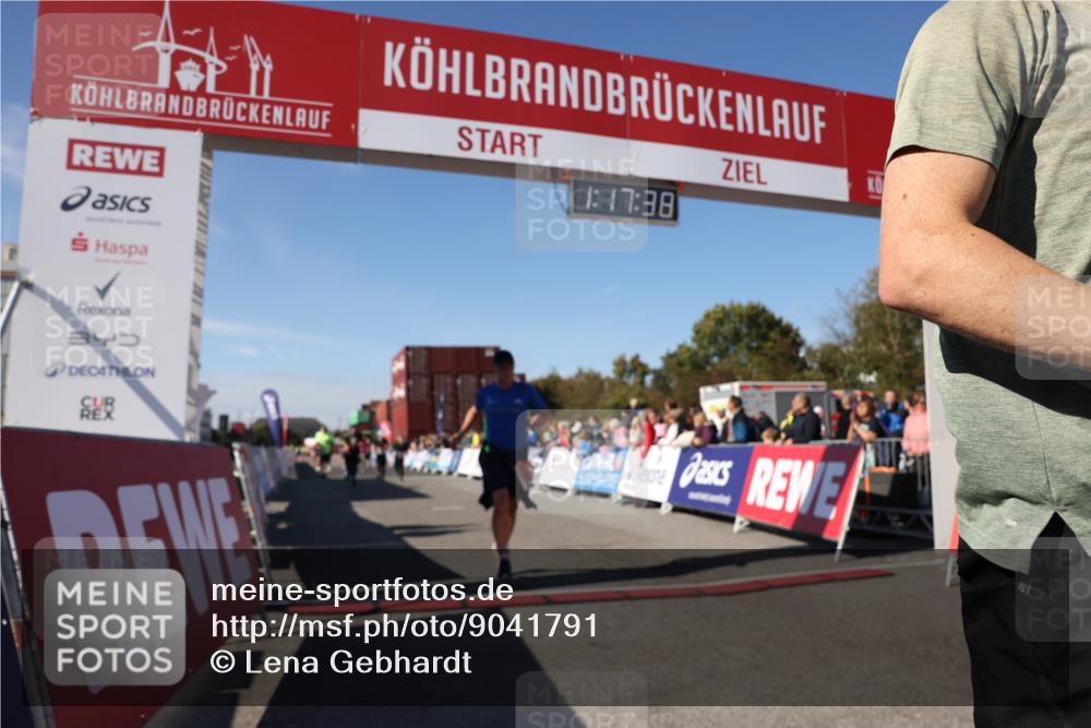 03.10.2025 - Köhlbrandbrückenlauf Lena Gebhardt http://msf.ph/oto/9041791 03.10.2025 13:17:38 Ziel 4012, 4410, 4645, 4746, 4818, 5339, 5906, 5909, 6069, 6331, 6388, 6710 meine-sportfotos.de