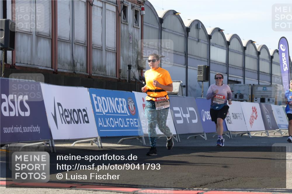 03.10.2025 - Köhlbrandbrückenlauf Luisa Fischer http://msf.ph/oto/9041793 03.10.2025 13:35:00 Ziel 5227, 5557, 5604, 6357, 6434 meine-sportfotos.de