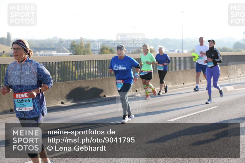 03.10.2025 - Köhlbrandbrückenlauf Lena Gebhardt http://msf.ph/oto/9041795 03.10.2025 09:25:45 Position 1 2774 meine-sportfotos.de