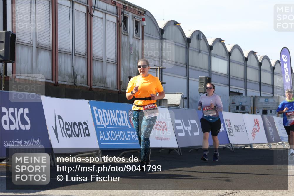 03.10.2025 - Köhlbrandbrückenlauf Luisa Fischer http://msf.ph/oto/9041799 03.10.2025 13:35:00 Ziel 5227, 5557, 5604, 6357, 6434 meine-sportfotos.de