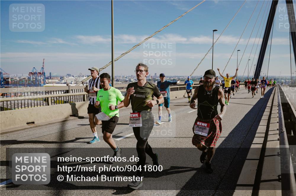 03.10.2025 - Köhlbrandbrückenlauf Michael Burmester http://msf.ph/oto/9041800 03.10.2025 12:23:06 Position 1 6251, 4274 meine-sportfotos.de