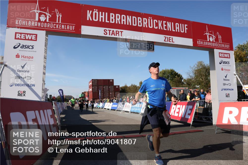 03.10.2025 - Köhlbrandbrückenlauf Lena Gebhardt http://msf.ph/oto/9041807 03.10.2025 13:17:39 Ziel 4012, 4410, 4645, 4746, 4818, 5339, 5906, 5909, 6069, 6331, 6388, 6704, 6710 meine-sportfotos.de