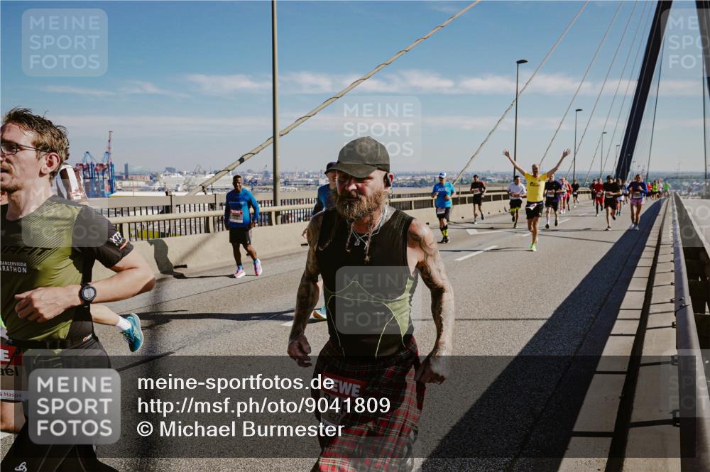 03.10.2025 - Köhlbrandbrückenlauf Michael Burmester http://msf.ph/oto/9041809 03.10.2025 12:23:06 Position 1 4274 meine-sportfotos.de