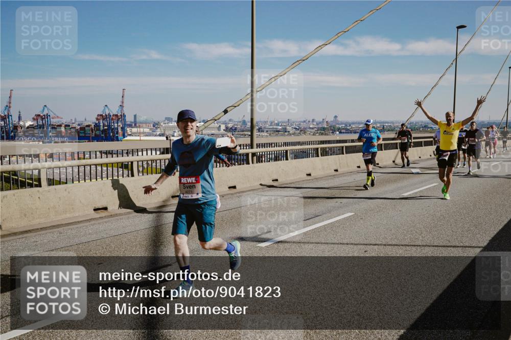 03.10.2025 - Köhlbrandbrückenlauf Michael Burmester http://msf.ph/oto/9041823 03.10.2025 12:23:07 Position 1 4271 meine-sportfotos.de