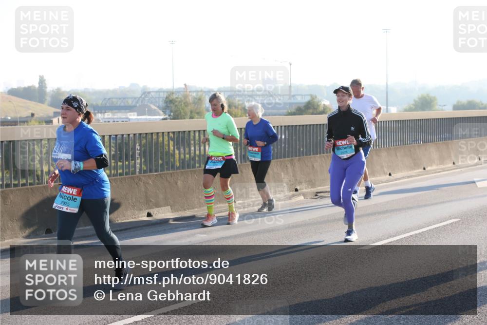 03.10.2025 - Köhlbrandbrückenlauf Lena Gebhardt http://msf.ph/oto/9041826 03.10.2025 09:25:46 Position 1 2925, 2524 meine-sportfotos.de