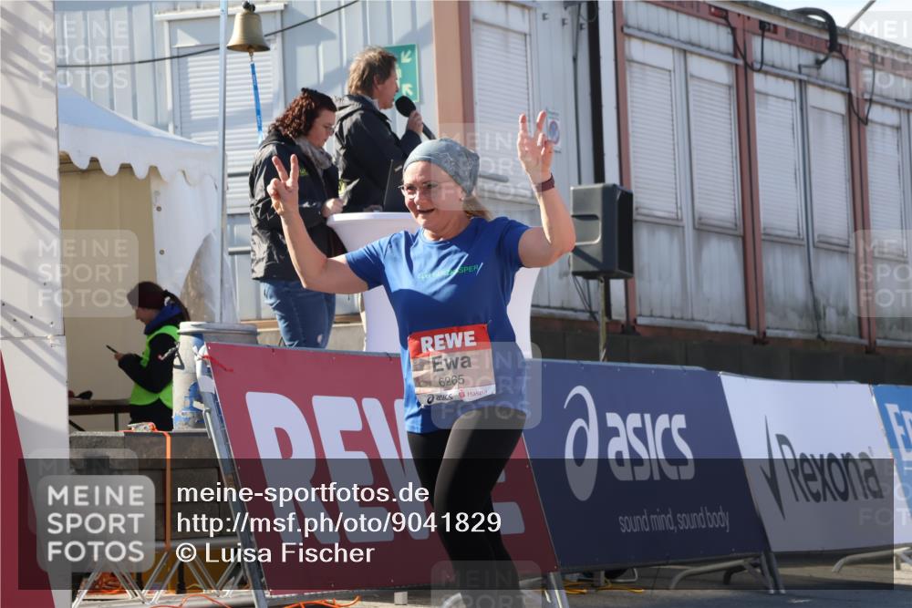 03.10.2025 - Köhlbrandbrückenlauf Luisa Fischer http://msf.ph/oto/9041829 03.10.2025 13:35:08 Ziel 5360, 5427, 5557, 5604, 6265 meine-sportfotos.de