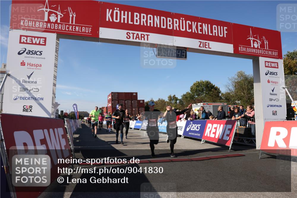 03.10.2025 - Köhlbrandbrückenlauf Lena Gebhardt http://msf.ph/oto/9041830 03.10.2025 13:17:43 Ziel 4012, 4410, 4645, 4679, 4829, 5168, 5339, 5685, 5731, 5732, 5906, 5909, 5917, 6331, 6388, 6485, 6704 meine-sportfotos.de