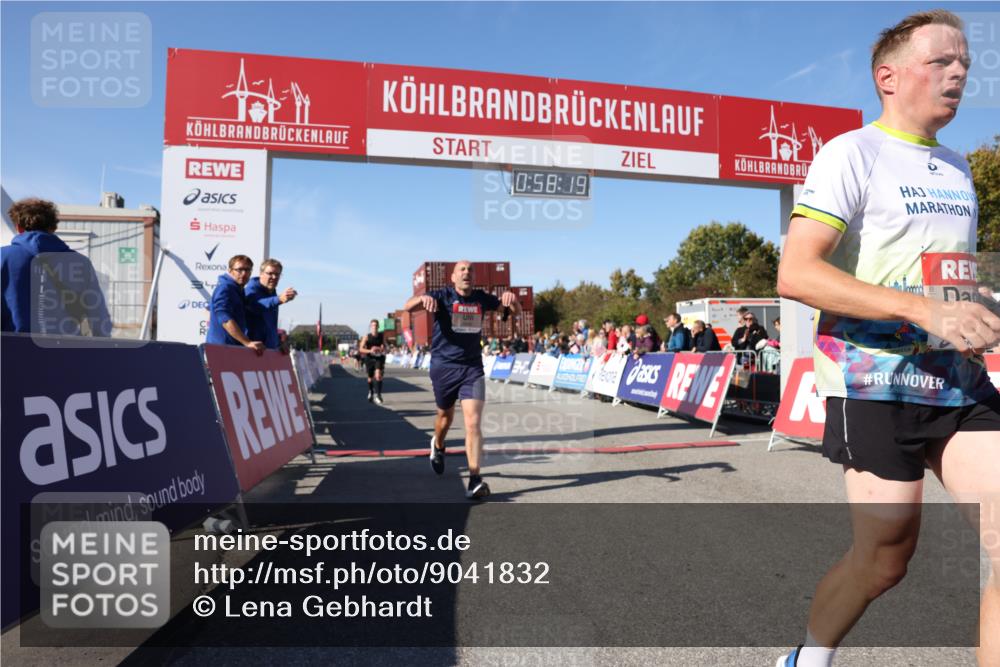 03.10.2025 - Köhlbrandbrückenlauf Lena Gebhardt http://msf.ph/oto/9041832 03.10.2025 12:58:20 Ziel 4083, 4099, 4248, 4394, 6152, 6717, 6718, 6732, 6741 meine-sportfotos.de