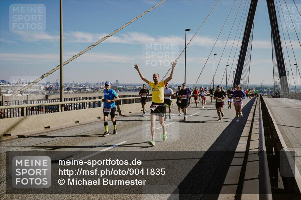 03.10.2025 - Köhlbrandbrückenlauf Michael Burmester http://msf.ph/oto/9041835 03.10.2025 12:23:08 Position 1  meine-sportfotos.de