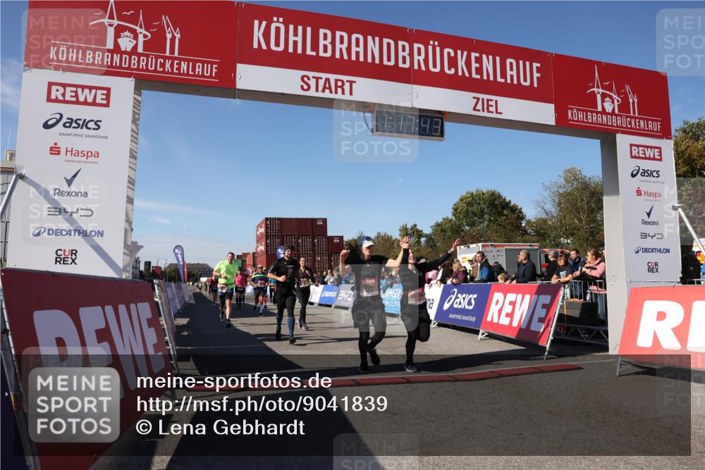 03.10.2025 - Köhlbrandbrückenlauf Lena Gebhardt http://msf.ph/oto/9041839 03.10.2025 13:17:43 Ziel 4012, 4410, 4645, 4679, 4829, 5168, 5339, 5685, 5731, 5732, 5906, 5909, 5917, 6331, 6388, 6485, 6704 meine-sportfotos.de