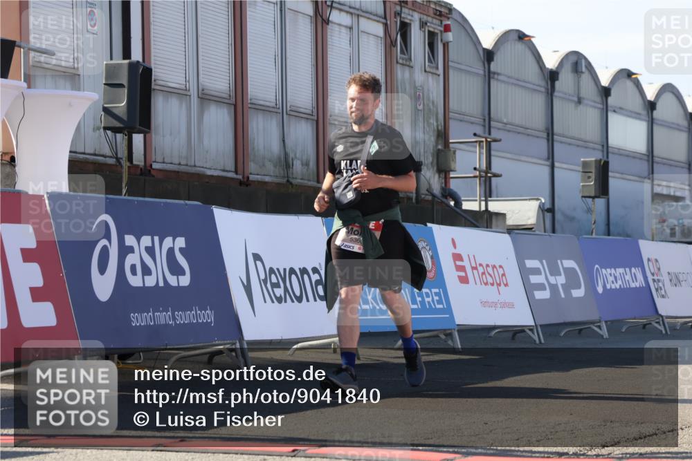 03.10.2025 - Köhlbrandbrückenlauf Luisa Fischer http://msf.ph/oto/9041840 03.10.2025 13:35:10 Ziel 5360, 5412, 5427, 5557, 5604, 6265 meine-sportfotos.de