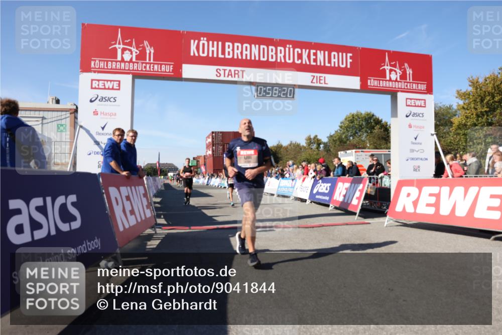 03.10.2025 - Köhlbrandbrückenlauf Lena Gebhardt http://msf.ph/oto/9041844 03.10.2025 12:58:20 Ziel 4083, 4099, 4248, 4394, 6152, 6717, 6718, 6732, 6741 meine-sportfotos.de