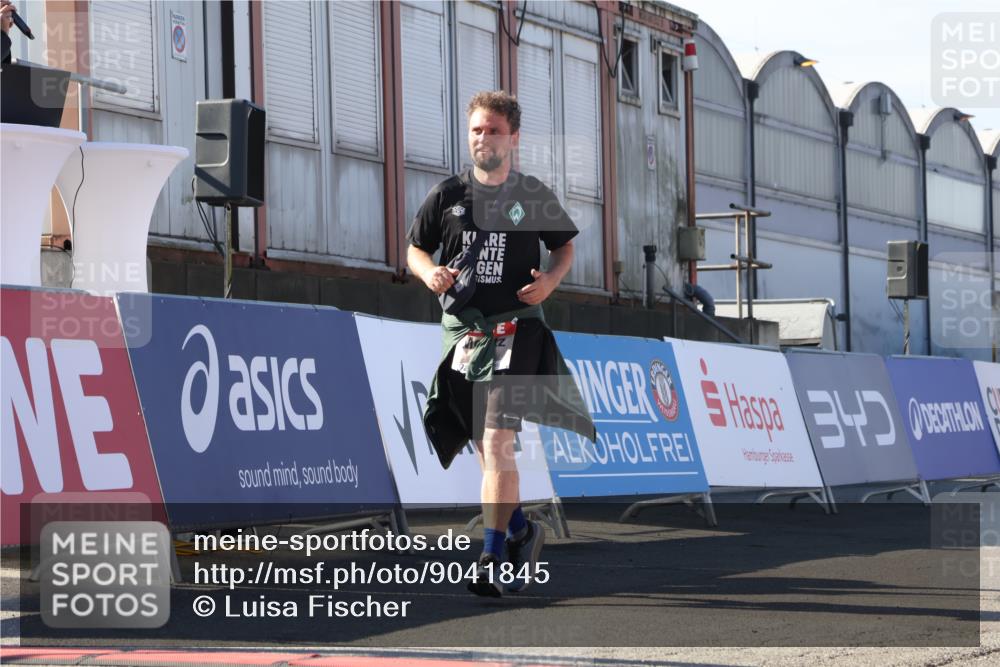 03.10.2025 - Köhlbrandbrückenlauf Luisa Fischer http://msf.ph/oto/9041845 03.10.2025 13:35:10 Ziel 5360, 5412, 5427, 5557, 5604, 6265 meine-sportfotos.de