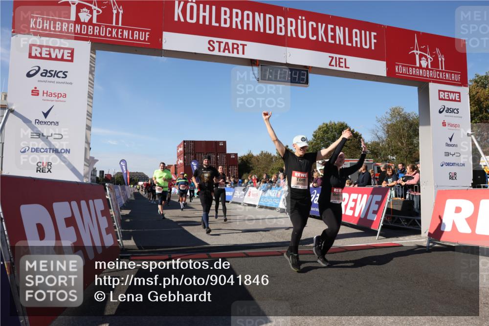 03.10.2025 - Köhlbrandbrückenlauf Lena Gebhardt http://msf.ph/oto/9041846 03.10.2025 13:17:44 Ziel 4410, 4645, 4679, 4829, 5168, 5339, 5685, 5731, 5732, 5906, 5909, 5917, 6331, 6388, 6485, 6704 meine-sportfotos.de