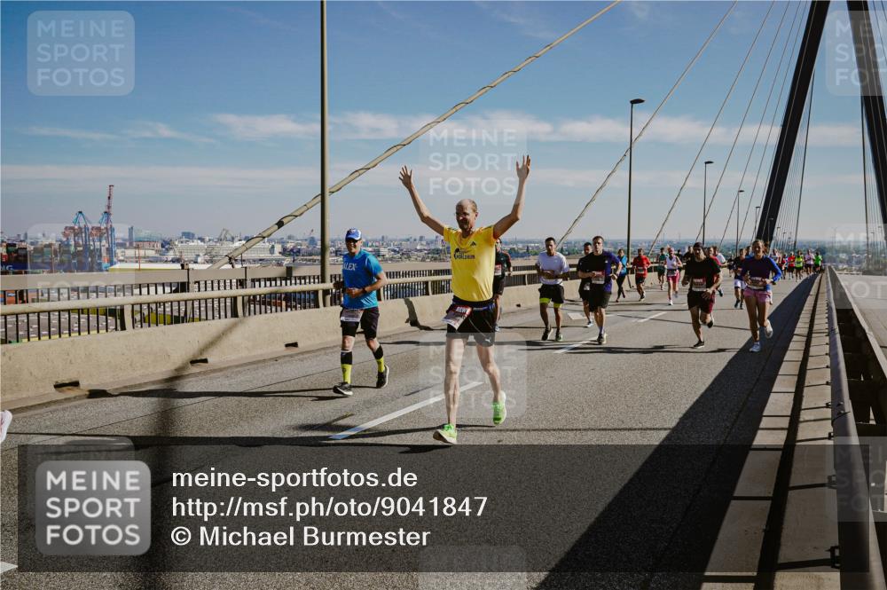 03.10.2025 - Köhlbrandbrückenlauf Michael Burmester http://msf.ph/oto/9041847 03.10.2025 12:23:09 Position 1  meine-sportfotos.de
