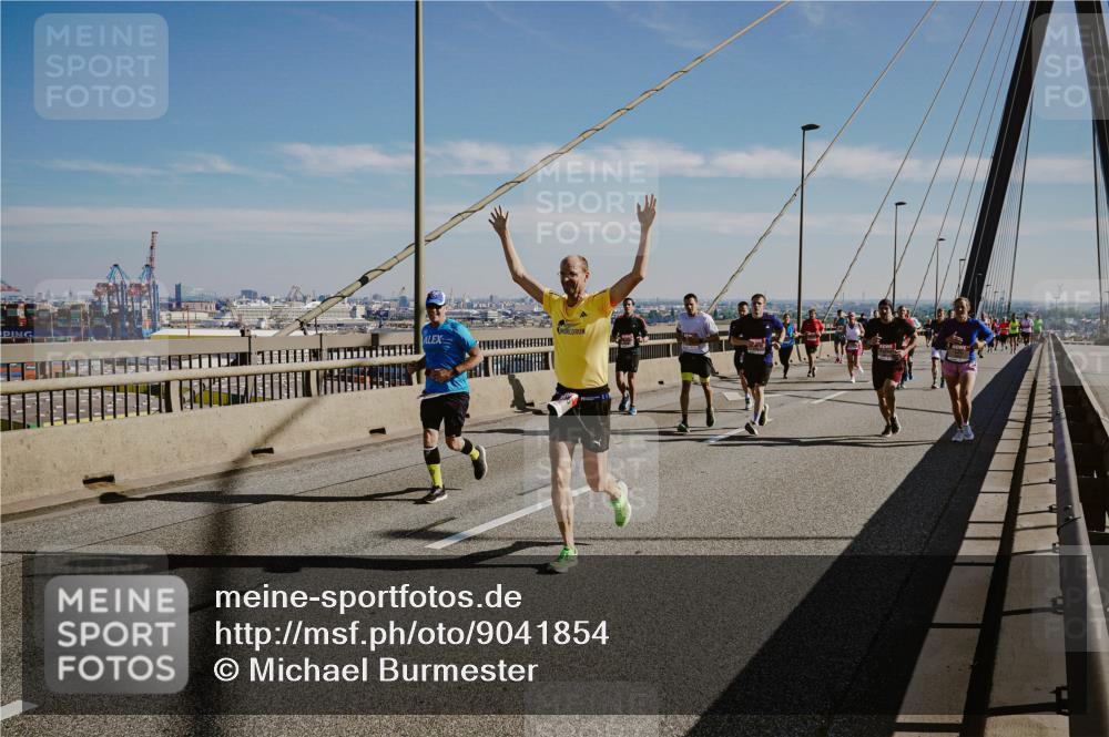 03.10.2025 - Köhlbrandbrückenlauf Michael Burmester http://msf.ph/oto/9041854 03.10.2025 12:23:09 Position 1  meine-sportfotos.de