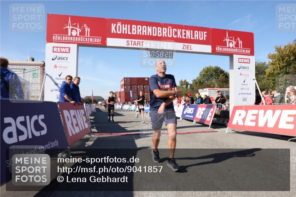 03.10.2025 - Köhlbrandbrückenlauf Lena Gebhardt http://msf.ph/oto/9041857 03.10.2025 12:58:20 Ziel 4083, 4099, 4248, 4394, 6152, 6717, 6718, 6732, 6741 meine-sportfotos.de