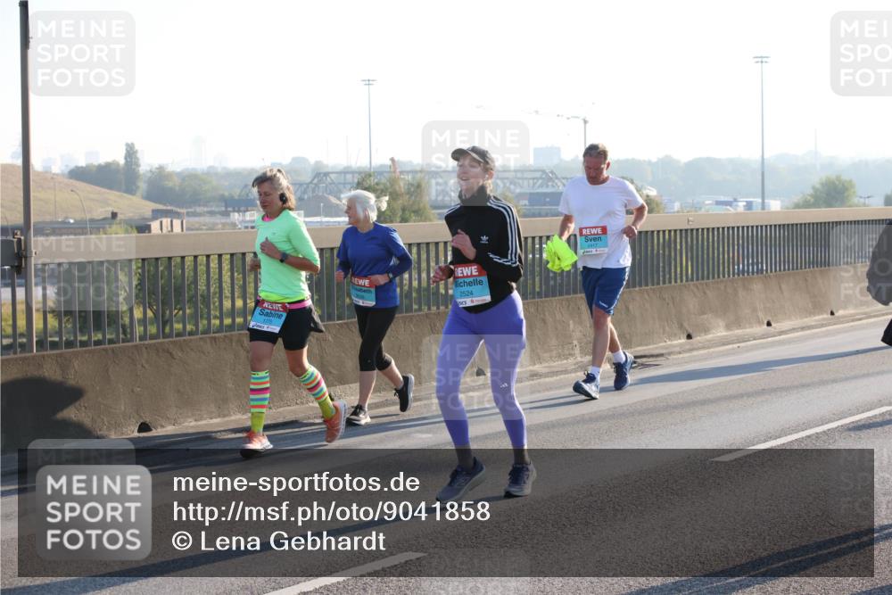 03.10.2025 - Köhlbrandbrückenlauf Lena Gebhardt http://msf.ph/oto/9041858 03.10.2025 09:25:47 Position 1 2524 meine-sportfotos.de