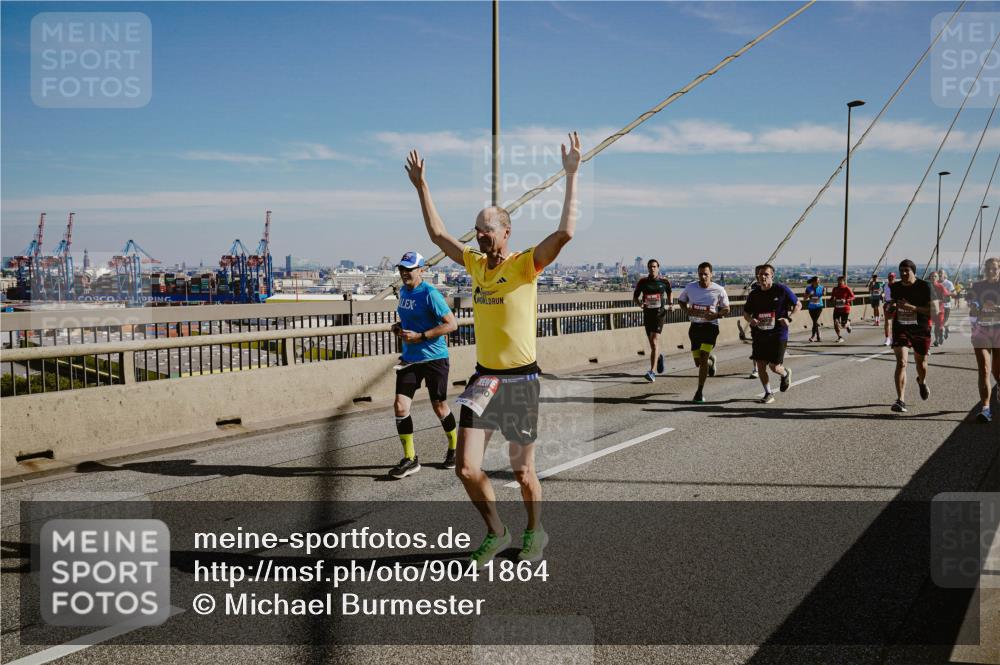 03.10.2025 - Köhlbrandbrückenlauf Michael Burmester http://msf.ph/oto/9041864 03.10.2025 12:23:09 Position 1  meine-sportfotos.de