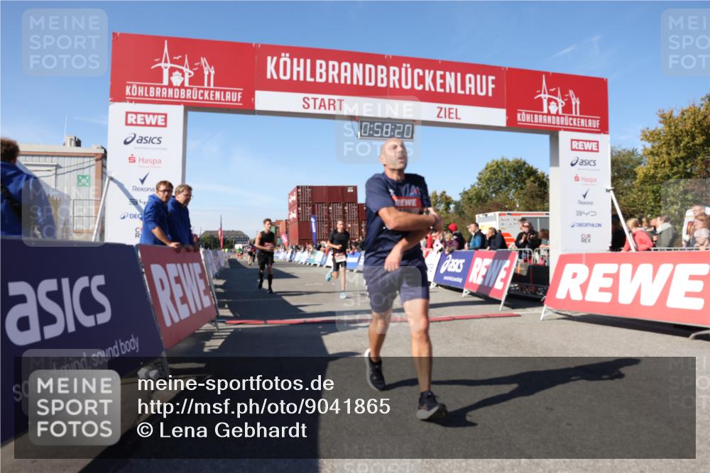 03.10.2025 - Köhlbrandbrückenlauf Lena Gebhardt http://msf.ph/oto/9041865 03.10.2025 12:58:20 Ziel 4083, 4099, 4248, 4394, 6152, 6717, 6718, 6732, 6741 meine-sportfotos.de