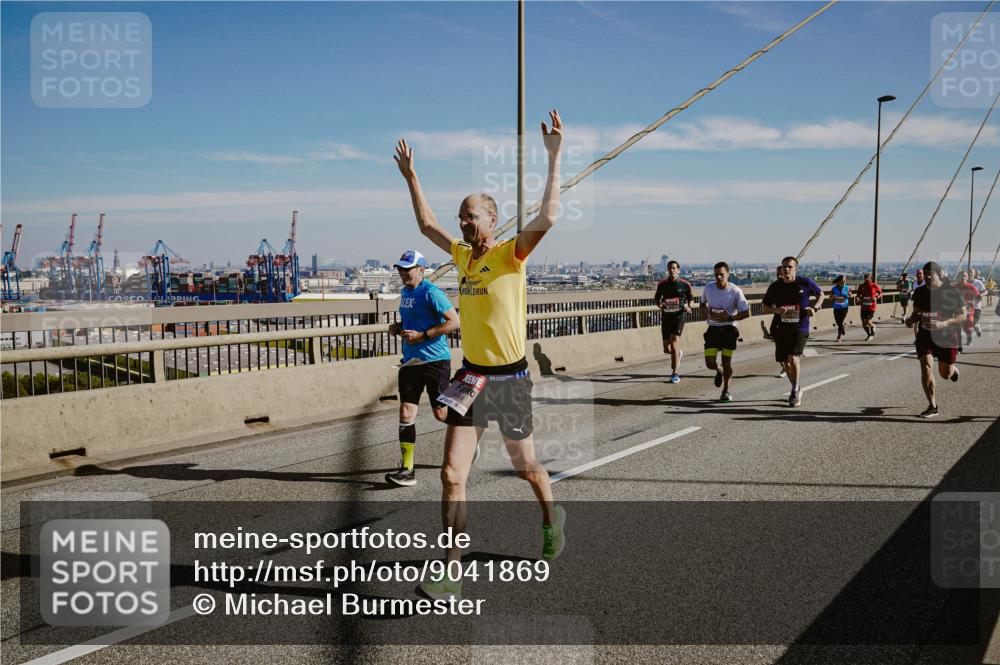 03.10.2025 - Köhlbrandbrückenlauf Michael Burmester http://msf.ph/oto/9041869 03.10.2025 12:23:10 Position 1  meine-sportfotos.de