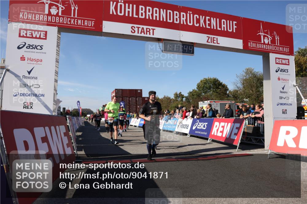 03.10.2025 - Köhlbrandbrückenlauf Lena Gebhardt http://msf.ph/oto/9041871 03.10.2025 13:17:45 Ziel 4410, 4645, 4679, 4829, 5168, 5339, 5685, 5731, 5732, 5906, 5909, 5917, 6331, 6388, 6485, 6704 meine-sportfotos.de