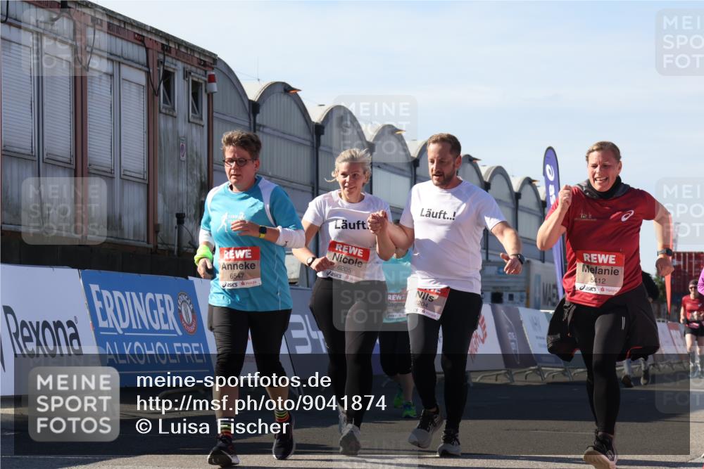 03.10.2025 - Köhlbrandbrückenlauf Luisa Fischer http://msf.ph/oto/9041874 03.10.2025 13:35:15 Ziel 4886, 5279, 5360, 5412, 5427, 5557, 6204, 6205, 6265, 6547 meine-sportfotos.de