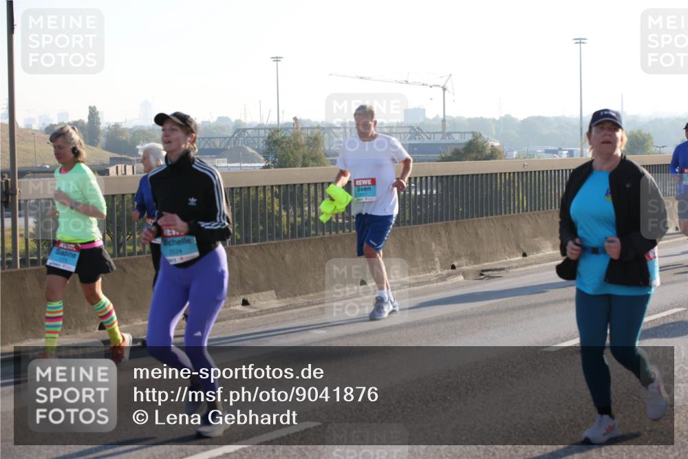 03.10.2025 - Köhlbrandbrückenlauf Lena Gebhardt http://msf.ph/oto/9041876 03.10.2025 09:25:47 Position 1 27, 2524 meine-sportfotos.de