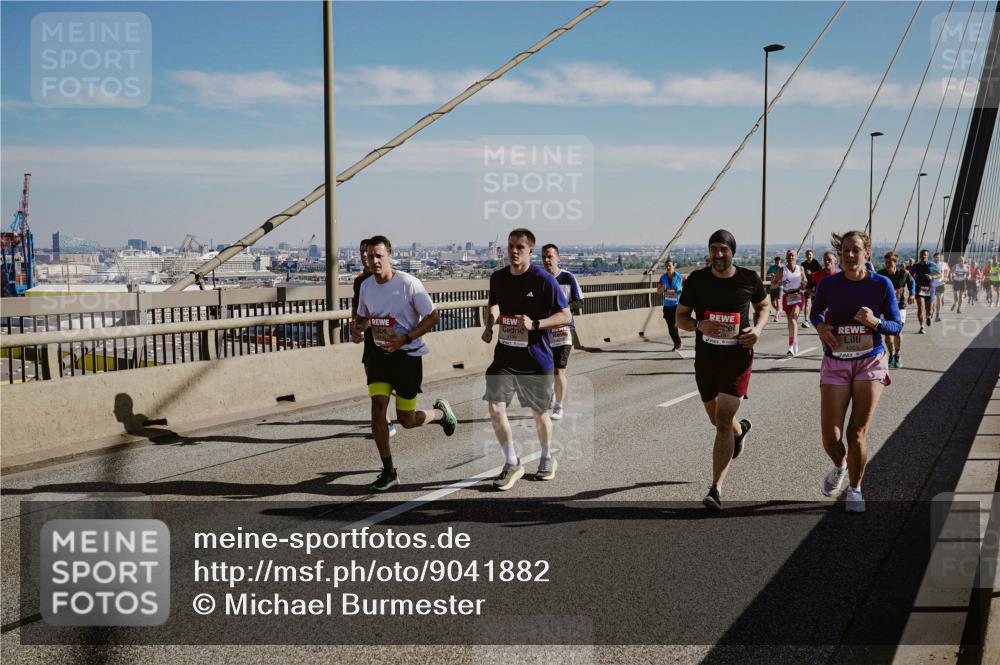 03.10.2025 - Köhlbrandbrückenlauf Michael Burmester http://msf.ph/oto/9041882 03.10.2025 12:23:11 Position 1  meine-sportfotos.de