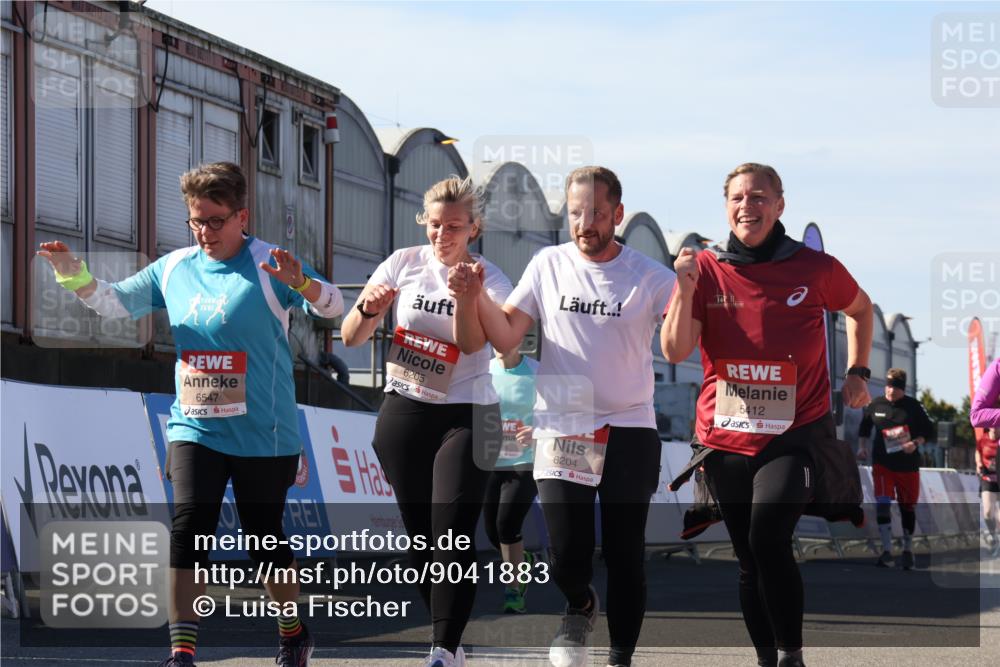 03.10.2025 - Köhlbrandbrückenlauf Luisa Fischer http://msf.ph/oto/9041883 03.10.2025 13:35:15 Ziel 4886, 5279, 5360, 5412, 5427, 5557, 6204, 6205, 6265, 6547 meine-sportfotos.de