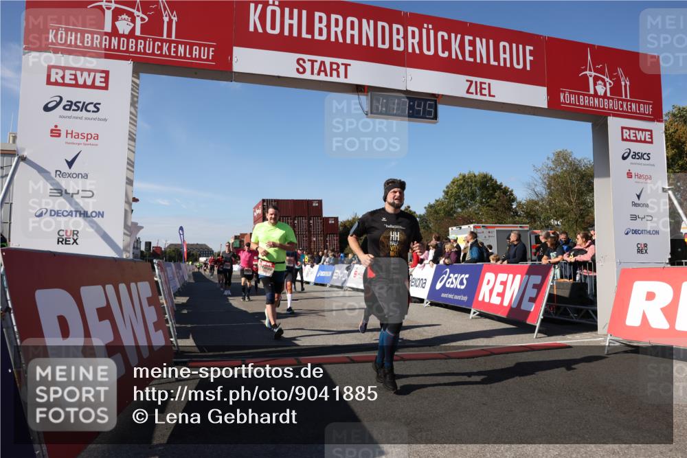 03.10.2025 - Köhlbrandbrückenlauf Lena Gebhardt http://msf.ph/oto/9041885 03.10.2025 13:17:45 Ziel 4410, 4645, 4679, 4829, 5168, 5339, 5685, 5731, 5732, 5906, 5909, 5917, 6331, 6388, 6485, 6704 meine-sportfotos.de
