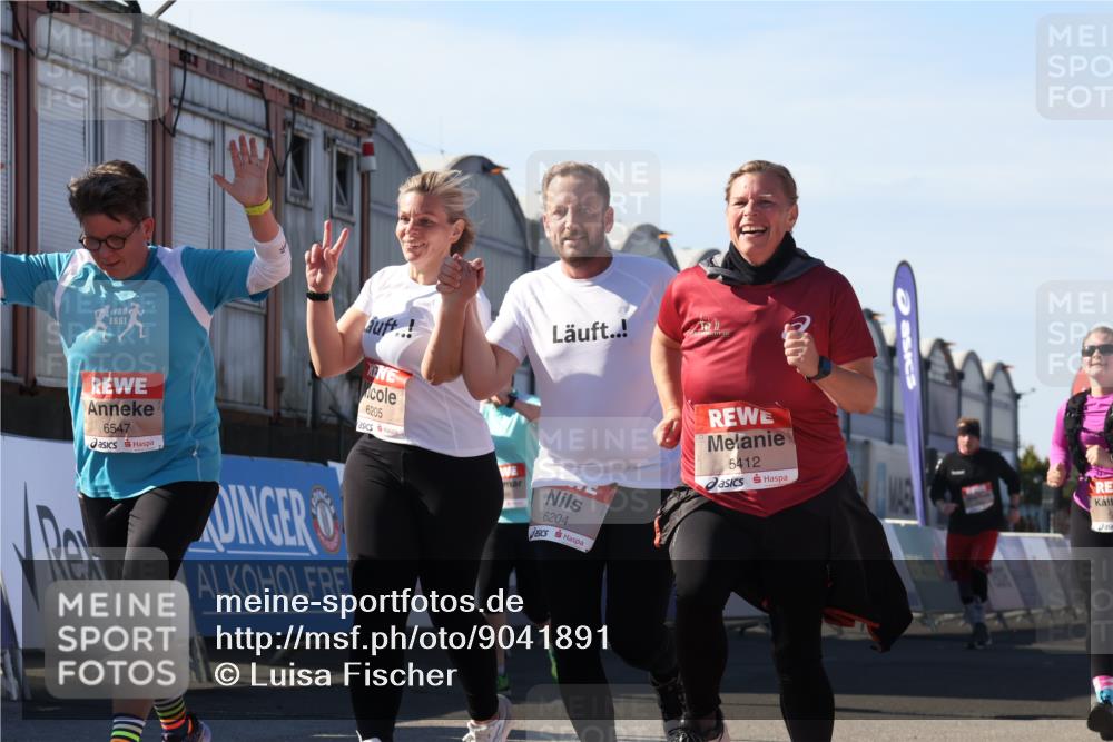 03.10.2025 - Köhlbrandbrückenlauf Luisa Fischer http://msf.ph/oto/9041891 03.10.2025 13:35:16 Ziel 4886, 5279, 5360, 5412, 5427, 6204, 6205, 6265, 6547 meine-sportfotos.de