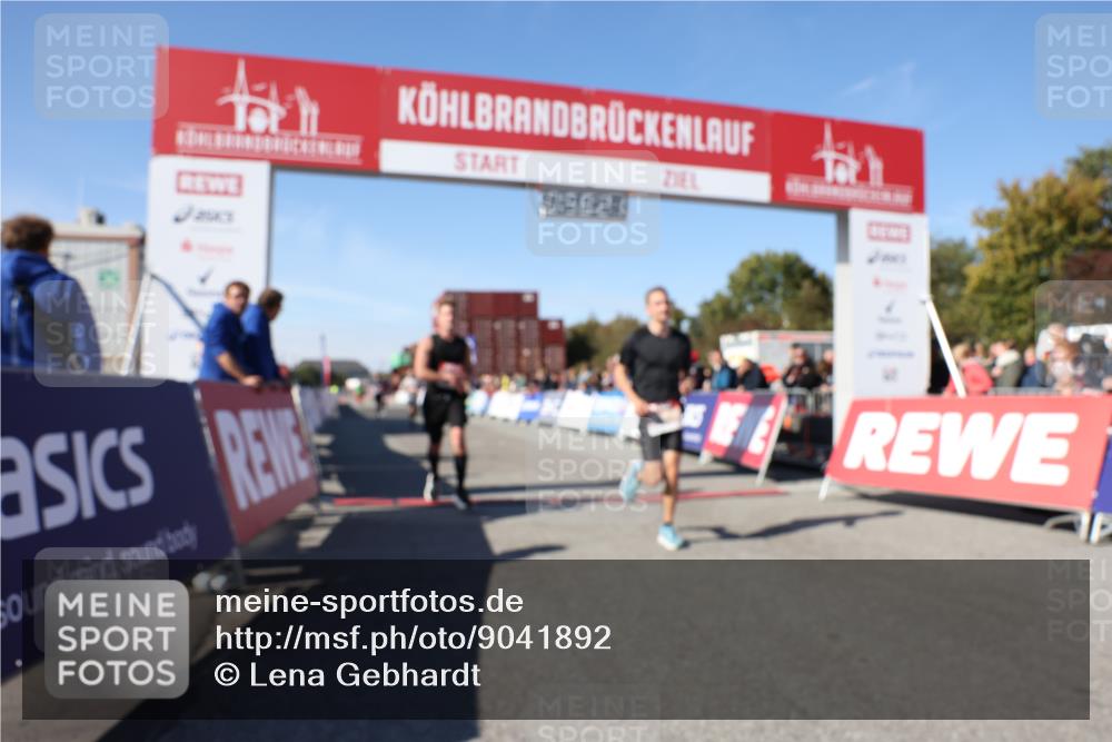 03.10.2025 - Köhlbrandbrückenlauf Lena Gebhardt http://msf.ph/oto/9041892 03.10.2025 12:58:22 Ziel 4083, 4099, 4394, 5775, 6152, 6617, 6717, 6732, 6741 meine-sportfotos.de