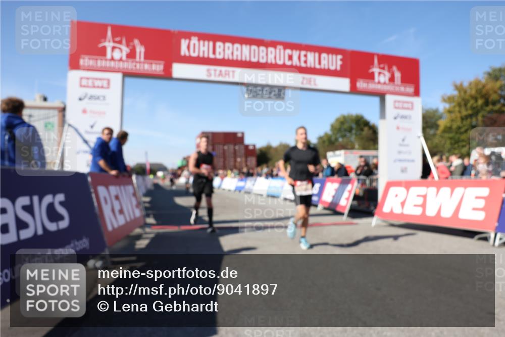 03.10.2025 - Köhlbrandbrückenlauf Lena Gebhardt http://msf.ph/oto/9041897 03.10.2025 12:58:22 Ziel 4083, 4099, 4394, 5775, 6152, 6617, 6717, 6732, 6741 meine-sportfotos.de