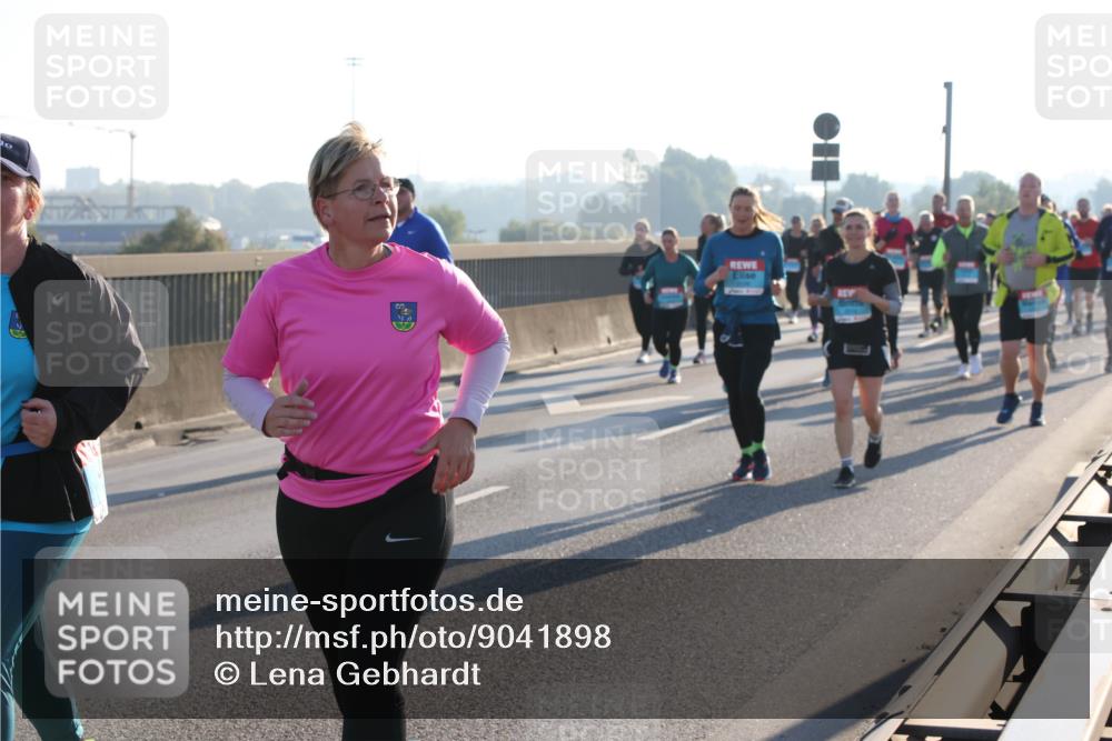 03.10.2025 - Köhlbrandbrückenlauf Lena Gebhardt http://msf.ph/oto/9041898 03.10.2025 09:25:48 Position 1 10 meine-sportfotos.de