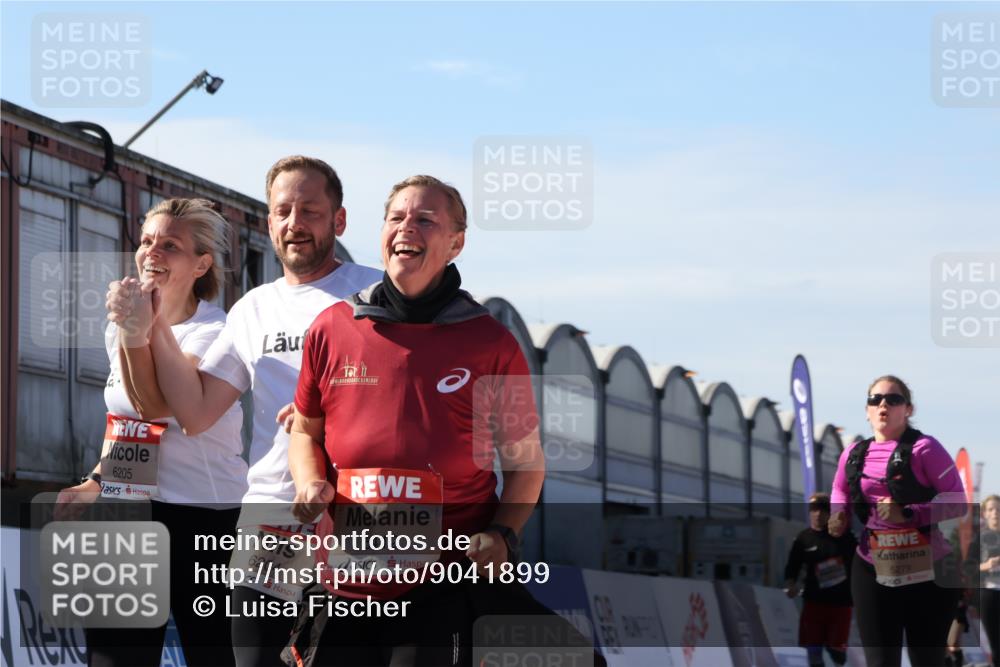 03.10.2025 - Köhlbrandbrückenlauf Luisa Fischer http://msf.ph/oto/9041899 03.10.2025 13:35:16 Ziel 4886, 5279, 5360, 5412, 5427, 6204, 6205, 6265, 6547 meine-sportfotos.de