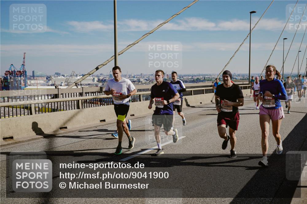 03.10.2025 - Köhlbrandbrückenlauf Michael Burmester http://msf.ph/oto/9041900 03.10.2025 12:23:11 Position 1  meine-sportfotos.de