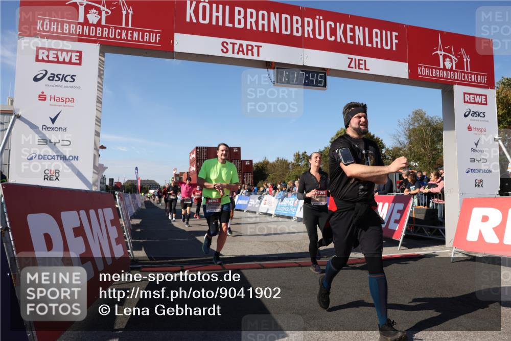 03.10.2025 - Köhlbrandbrückenlauf Lena Gebhardt http://msf.ph/oto/9041902 03.10.2025 13:17:46 Ziel 4410, 4645, 4679, 4829, 5168, 5339, 5685, 5731, 5732, 5917, 6331, 6388, 6485, 6704 meine-sportfotos.de