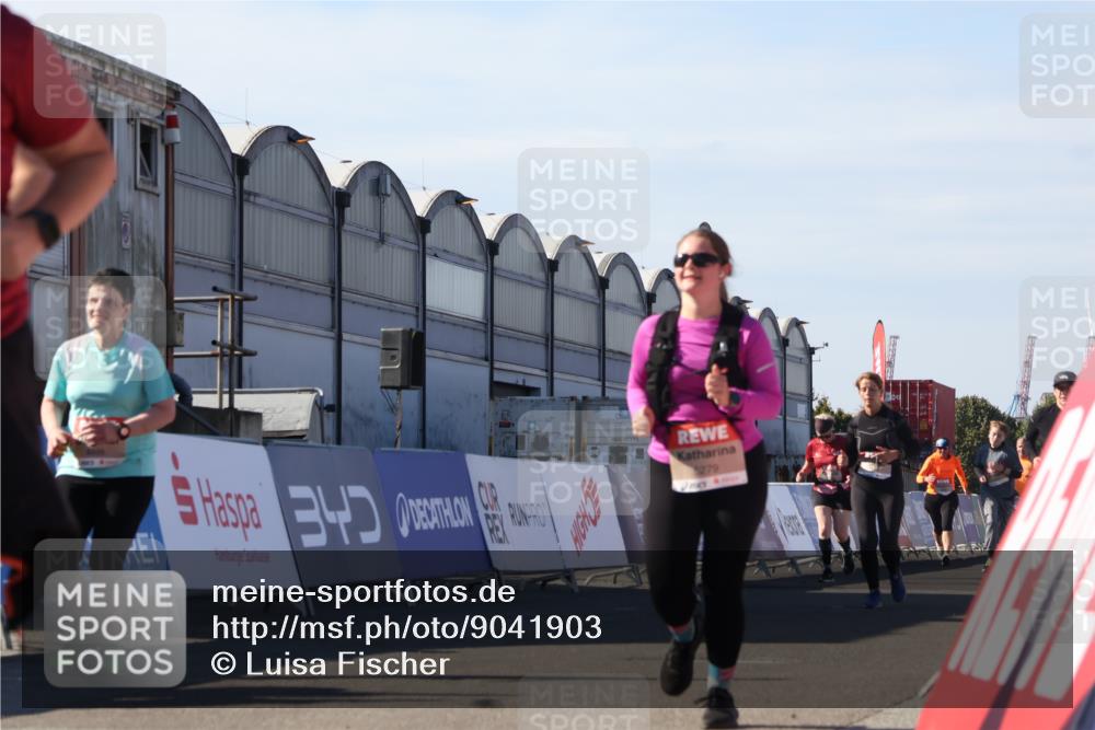 03.10.2025 - Köhlbrandbrückenlauf Luisa Fischer http://msf.ph/oto/9041903 03.10.2025 13:35:17 Ziel 4886, 5279, 5360, 5412, 5427, 6204, 6205, 6265, 6547 meine-sportfotos.de