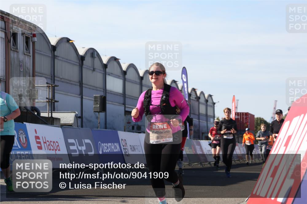 03.10.2025 - Köhlbrandbrückenlauf Luisa Fischer http://msf.ph/oto/9041909 03.10.2025 13:35:17 Ziel 4886, 5279, 5360, 5412, 5427, 6204, 6205, 6265, 6547 meine-sportfotos.de
