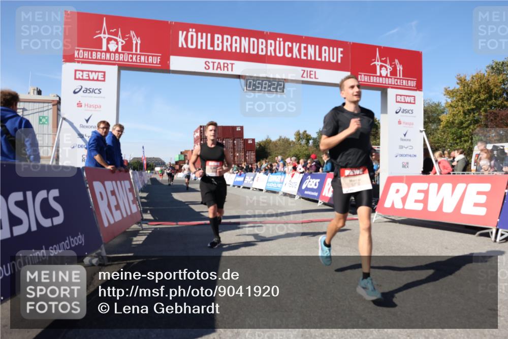 03.10.2025 - Köhlbrandbrückenlauf Lena Gebhardt http://msf.ph/oto/9041920 03.10.2025 12:58:22 Ziel 4083, 4099, 4394, 5775, 6152, 6617, 6717, 6732, 6741 meine-sportfotos.de