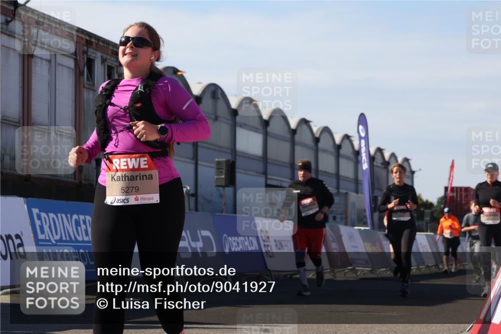 03.10.2025 - Köhlbrandbrückenlauf Luisa Fischer http://msf.ph/oto/9041927 03.10.2025 13:35:18 Ziel 4886, 5279, 5360, 5412, 5548, 5575, 6204, 6205, 6265, 6358, 6547 meine-sportfotos.de