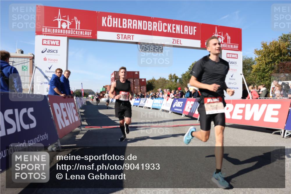 03.10.2025 - Köhlbrandbrückenlauf Lena Gebhardt http://msf.ph/oto/9041933 03.10.2025 12:58:22 Ziel 4083, 4099, 4394, 5775, 6152, 6617, 6717, 6732, 6741 meine-sportfotos.de