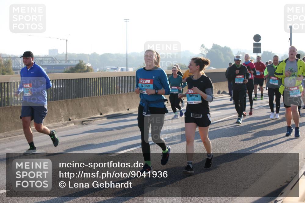 03.10.2025 - Köhlbrandbrückenlauf Lena Gebhardt http://msf.ph/oto/9041936 03.10.2025 09:25:50 Position 1 2409, 209, 1857, 2019 meine-sportfotos.de