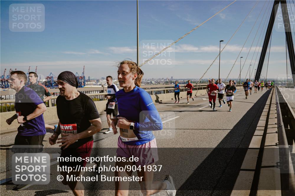 03.10.2025 - Köhlbrandbrückenlauf Michael Burmester http://msf.ph/oto/9041937 03.10.2025 12:23:12 Position 1 4203 meine-sportfotos.de