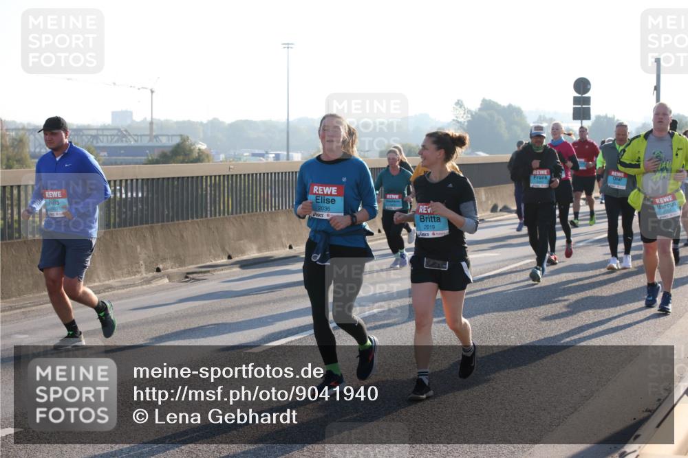 03.10.2025 - Köhlbrandbrückenlauf Lena Gebhardt http://msf.ph/oto/9041940 03.10.2025 09:25:50 Position 1 2409, 2036, 2019, 2153 meine-sportfotos.de