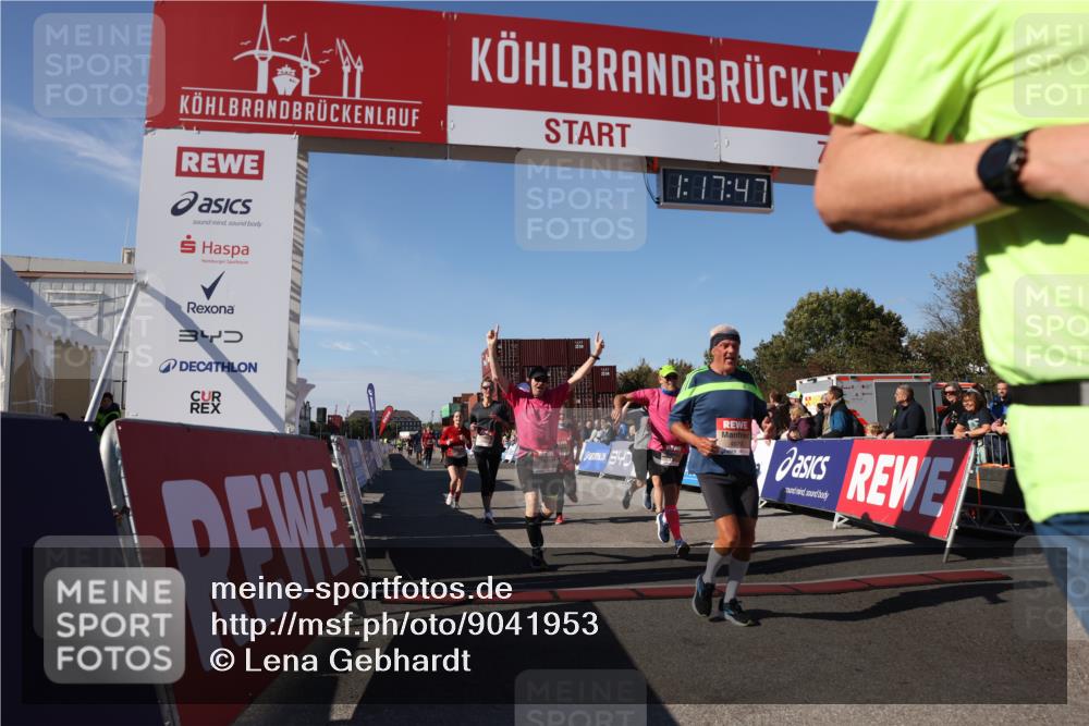 03.10.2025 - Köhlbrandbrückenlauf Lena Gebhardt http://msf.ph/oto/9041953 03.10.2025 13:17:47 Ziel 4410, 4645, 4679, 4829, 5168, 5339, 5685, 5731, 5732, 5917, 6331, 6388, 6485, 6704 meine-sportfotos.de