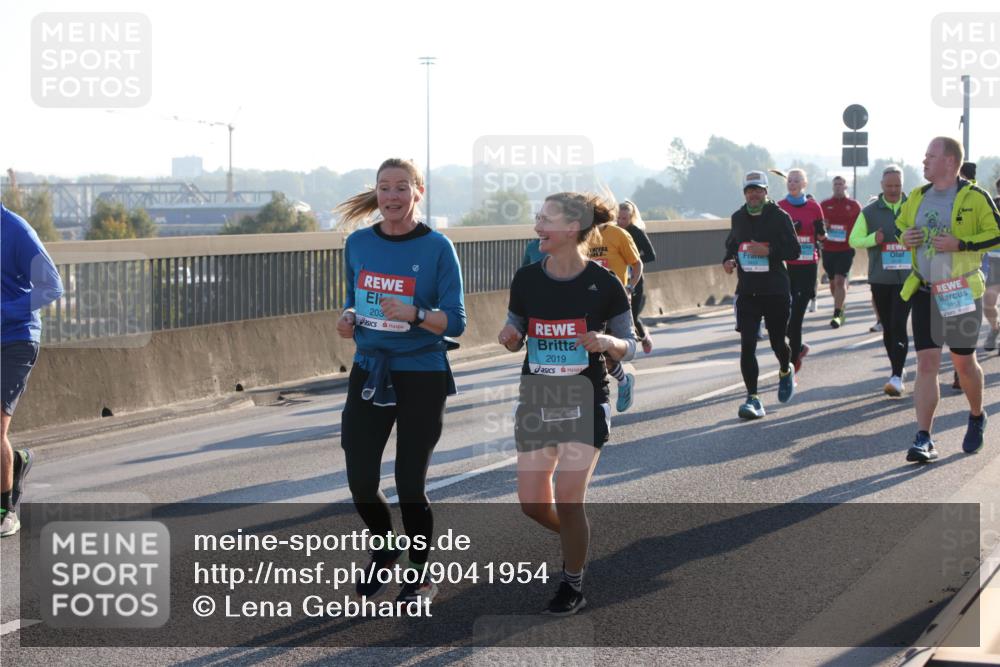 03.10.2025 - Köhlbrandbrückenlauf Lena Gebhardt http://msf.ph/oto/9041954 03.10.2025 09:25:51 Position 1 203, 2019, 2153 meine-sportfotos.de